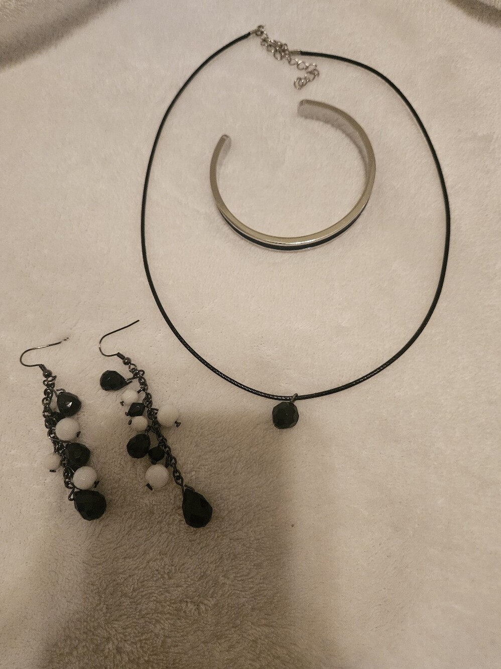 NWOT Black and White Beaded Drop Earrings - Elegant Women’s Fashion Earrings